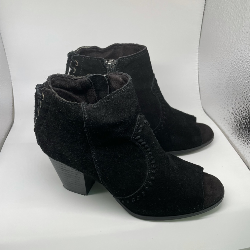 Minnetonka Suède Open Toe Booties